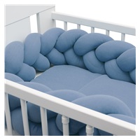 Védő fonott rácsvédő kiságyba muszlin New Baby kék