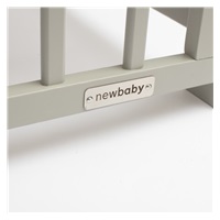 Gyerek kiságy New Baby BASIC leengedhető oldalráccsal szürke
