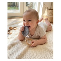 Baba rágóka New Baby Leaf grey