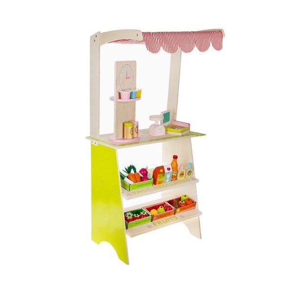 Fából készült stand kiegészítőkkel